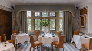 Breakfast, lunch and dinner served