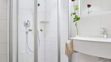 Baignoire et douche séparées, baignoire relaxante profonde