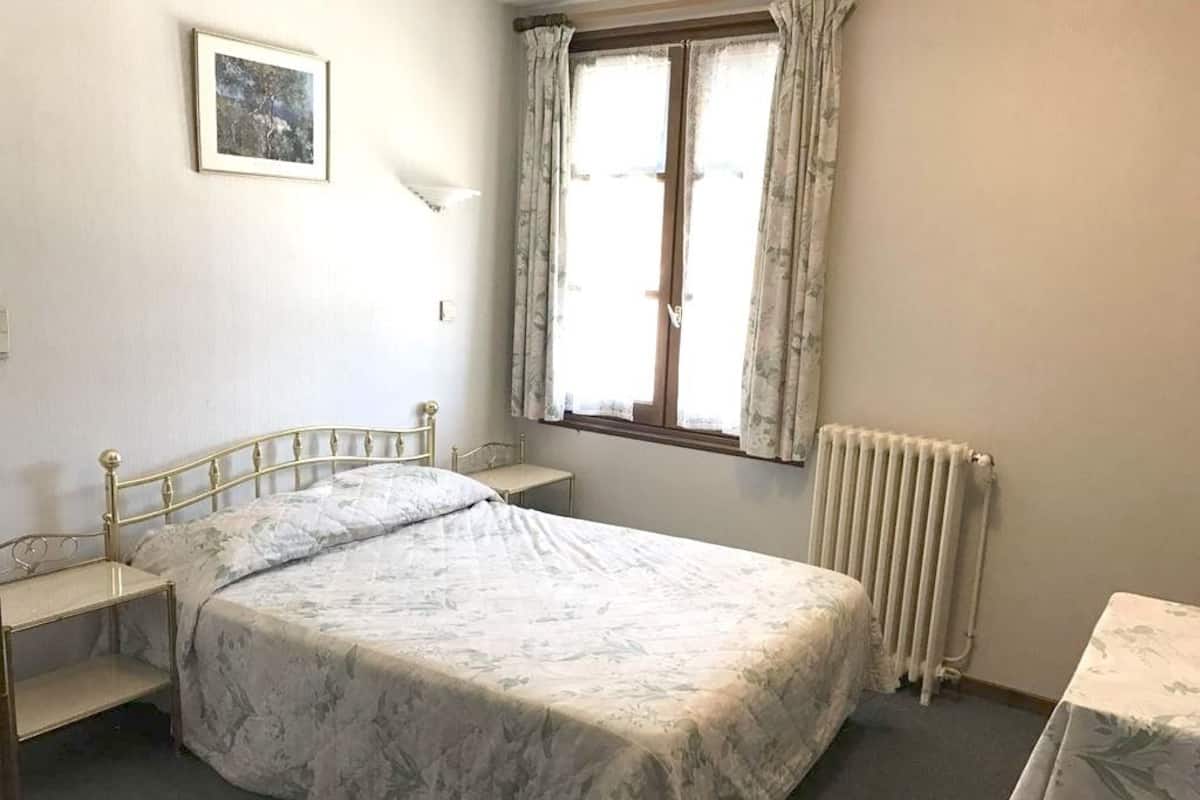 Double Room | 1 bedroom, individually decorated, individually furnished, desk