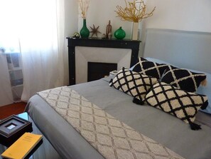 Deluxe Double Room | Desk, soundproofing, free cribs/infant beds, free WiFi