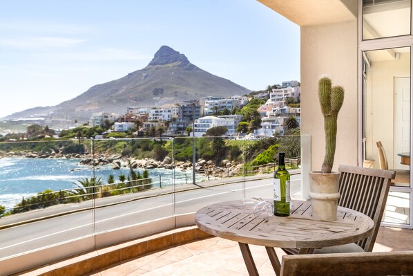 Premier Apartment, 1 Queen Bed, Ocean View | Mountain view - Balie Bay 1 - Adults Only (Cape Town)
