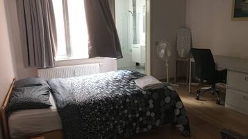 Apartment | Soundproofing, iron/ironing board, rollaway beds, free WiFi