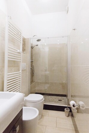 Deluxe Apartment, 1 Bedroom, Terrace | Bathroom | Shower, free toiletries, hair dryer, towels - San Pietro Home (Rome)