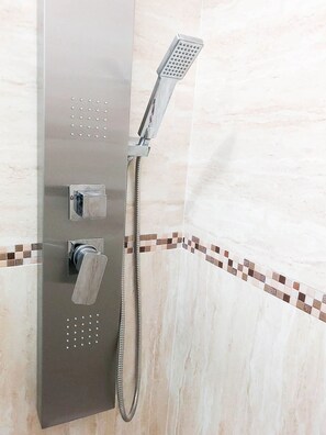 Bathroom shower - San Pietro Home (Rome)