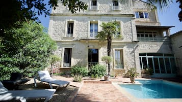 Seasonal outdoor pool, open 10:00 AM to 7:00 PM, sun loungers