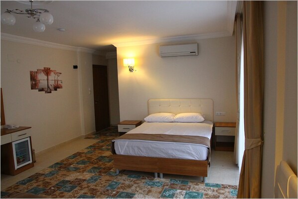 In-room safe, desk, soundproofing, free WiFi