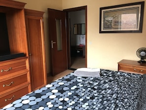 Appartement | Chambres insonorisées, fer et planche à repasser