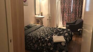 Apartment | Soundproofing, iron/ironing board, rollaway beds, free WiFi