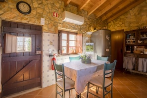 Studio Suite, Shared Kitchen | Shared kitchen