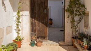 An entrance with a wooden door, potted plants, and a tiled floor. - F - Casa do Vigia in Quinta das Alagoas by DreamAlgarve (Lagos)