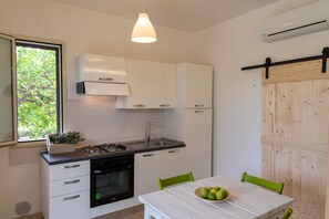 Fridge, stovetop, electric kettle, high chair - Masseria Bio, agritourism Villa Grazia (avola)