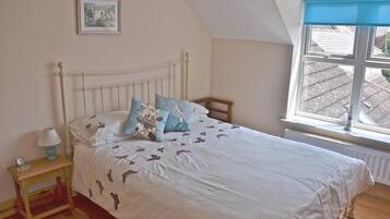 Apartment, Sea View | Desk, blackout curtains, soundproofing, iron/ironing board