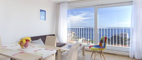 Comfort Apartment, Multiple Beds | Living area