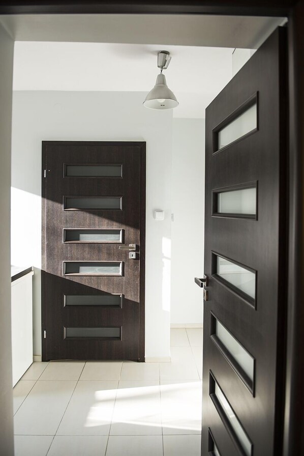 Apartment, 1 Queen Bed, City View (6) | Individually decorated, individually furnished, iron/ironing board