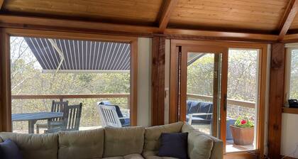 Great location near town & beaches in West End quiet neighborhood Dog friendly!