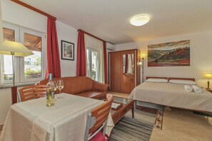 1 bedroom, WiFi, bed sheets