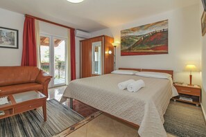 1 bedroom, WiFi, bed sheets