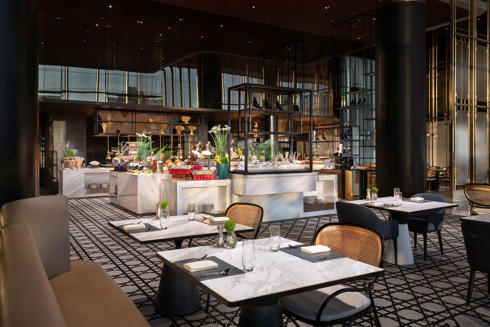 3 restaurants, breakfast, lunch, dinner served; chinese cuisine