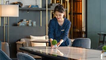 Bar (trong khuôn viên)