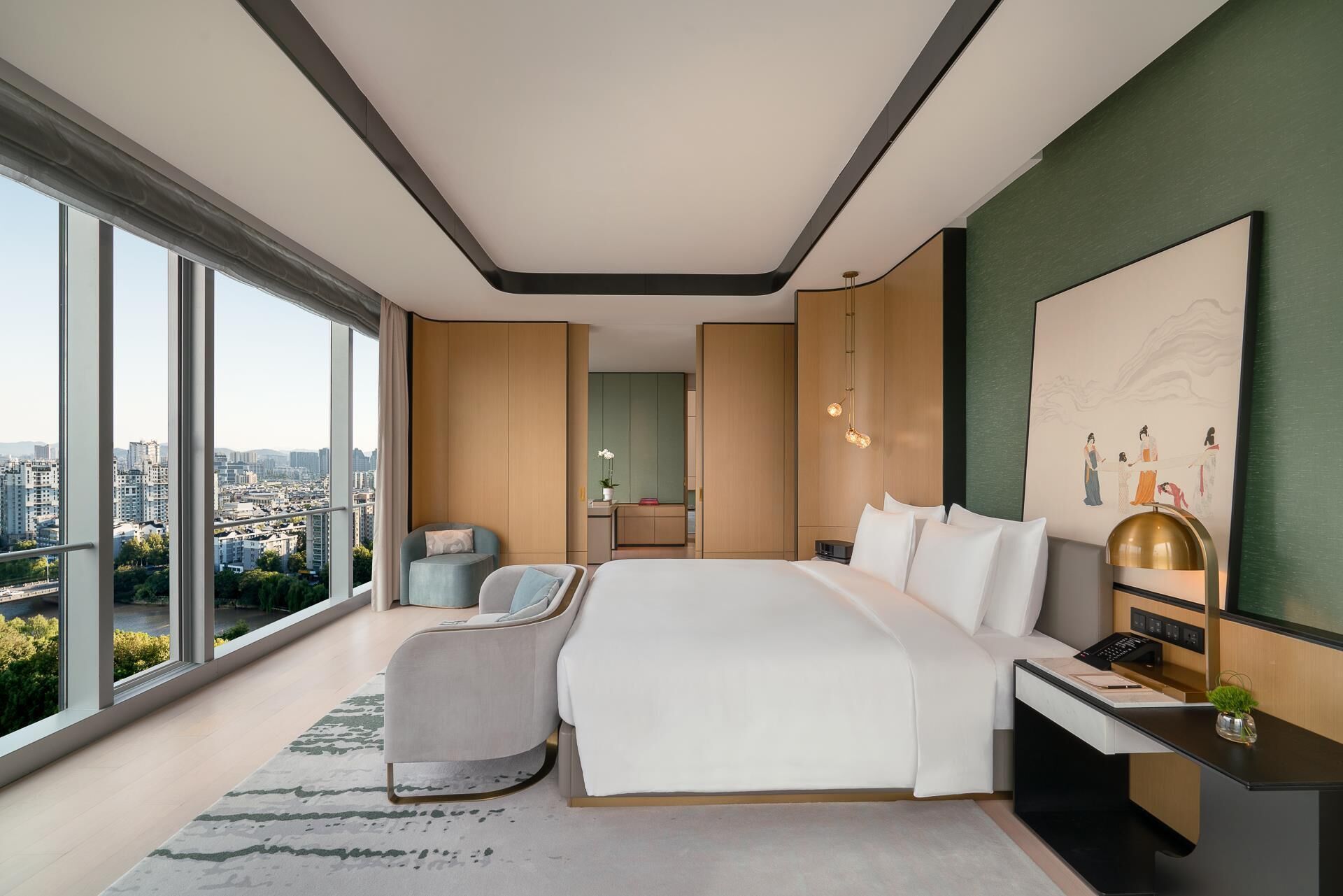 1 bedroom, premium bedding, minibar, in-room safe