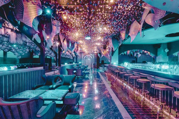2 bars/lounges, rooftop bar