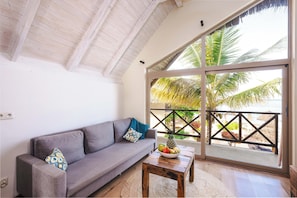 Exclusive-Villa, 1 King-Bett und Schlafsofa, Kochnische, Meerblick | Wohnzimmer | 32-Zoll-LED-Fernseher mit Satellitenempfang, Fernseher