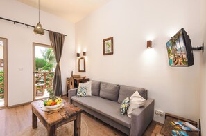 Premium bedding, pillow-top beds, free minibar, in-room safe - Clove Island Villas & SPA (Makunduchi)