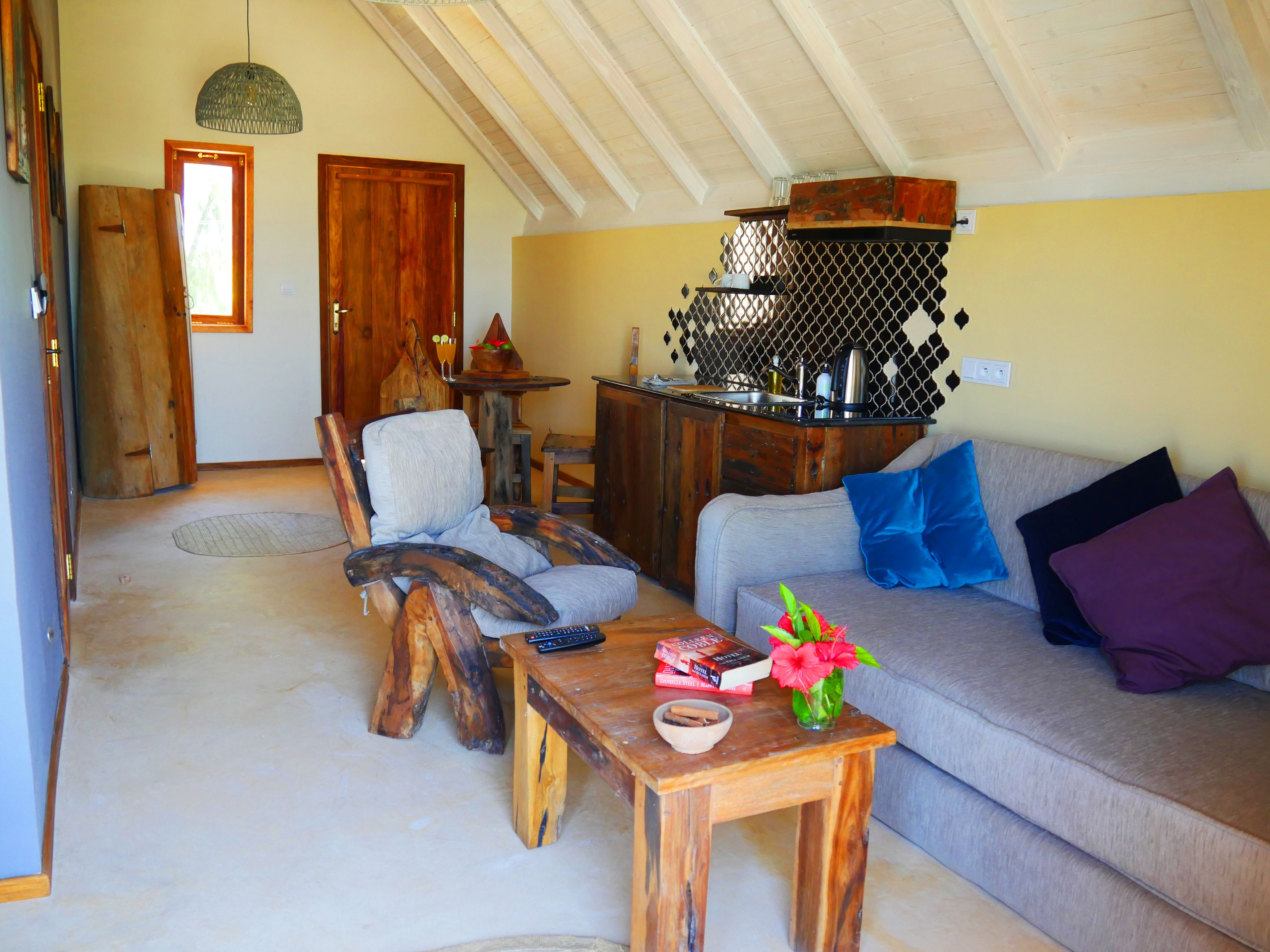 exclusive villa, 1 king bed with sofa bed, kitchenette, ocean view | private kitchenette | full-sized fridge, stovetop, coffee/tea maker, electric kettle