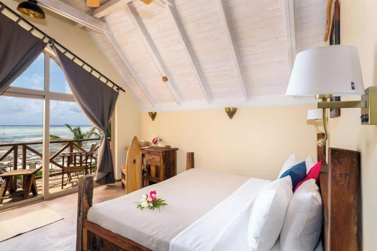 Deluxe villa, meerdere bedden, kitchenette, uitzicht op oceaan | Luxe beddengoed, pillowtop-bedden, een gratis minibar