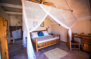 Hochwertige Bettwaren, Pillowtop-Betten, kostenlose Minibar, Zimmersafe