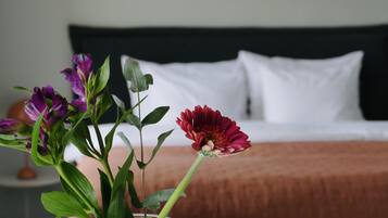 Studiosviitti, merinäköala | Yksilöllisesti sisustettu, työpöytä