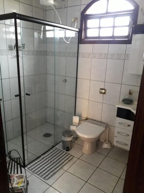 Chuveiro/banheira combinados, secador de cabelo