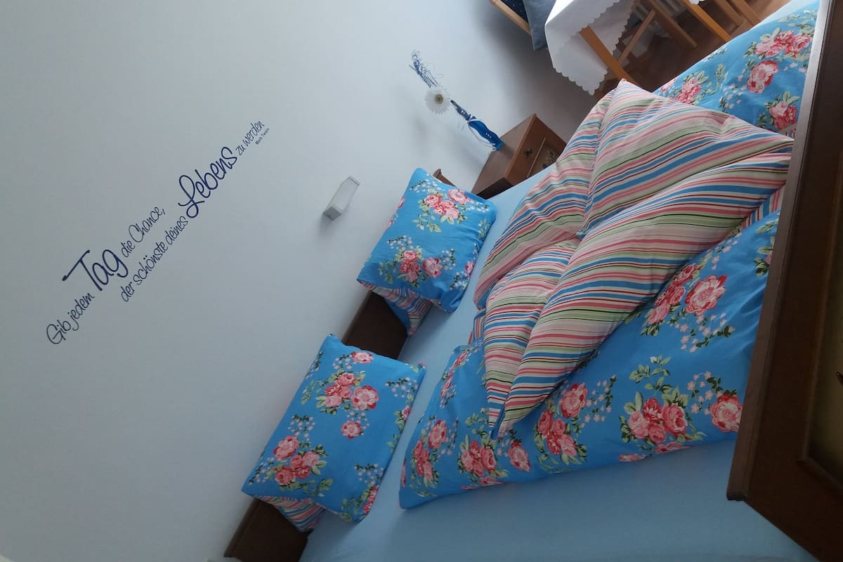 Double Room, Mountain View | Blackout drapes, WiFi (free), bed sheets