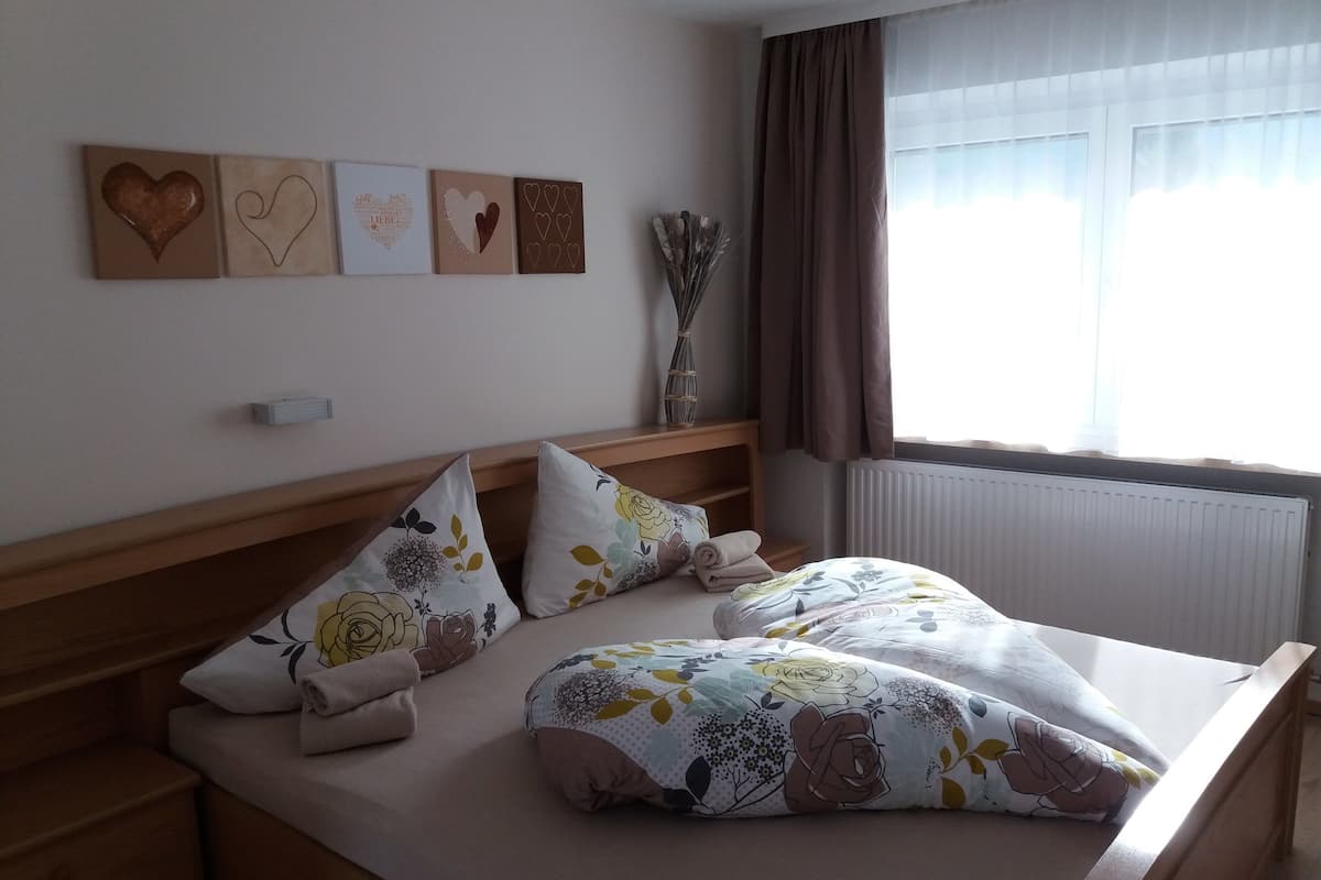 Blackout drapes, WiFi (free), bed sheets