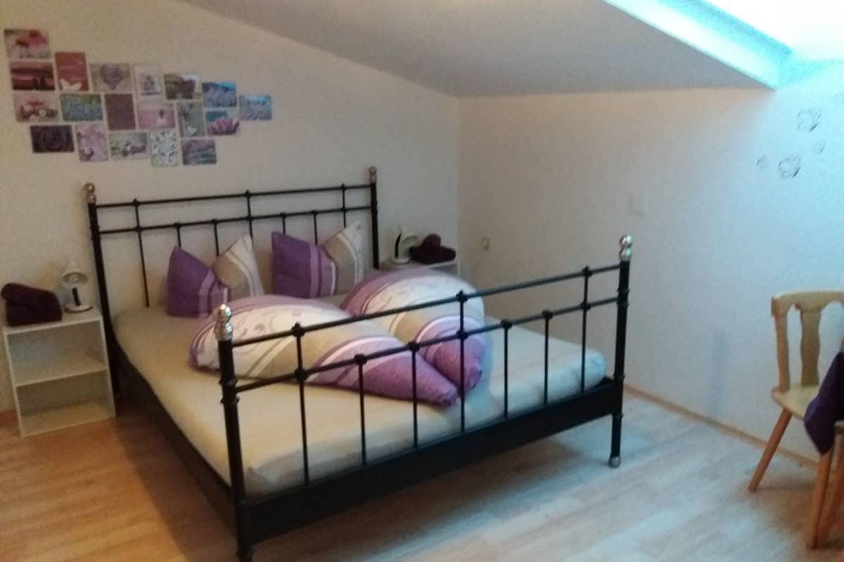 Departamento, vista a la montaña | Cortinas blackout, wifi gratis y ropa de cama