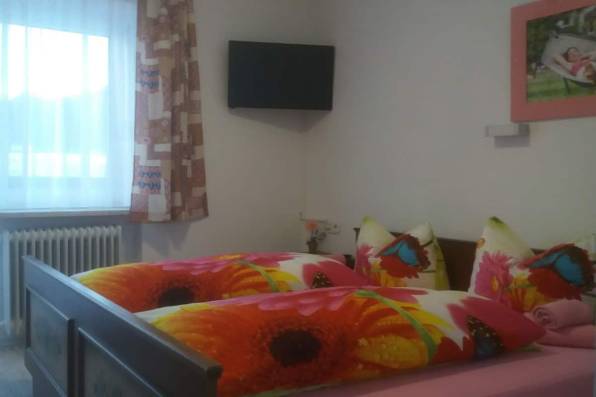Blackout drapes, WiFi (free), bed sheets