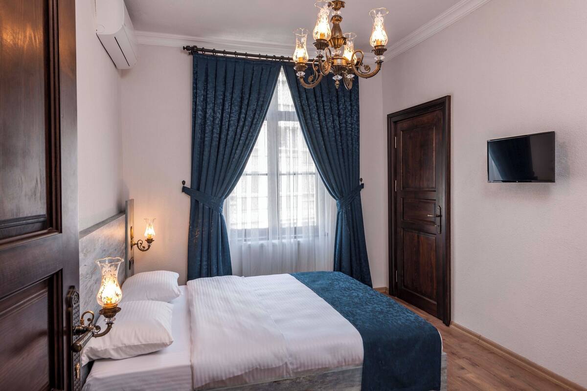 Classic Condo, 1 Queen Bed with Sofa bed | In-room safe, desk, blackout drapes, iron/ironing board