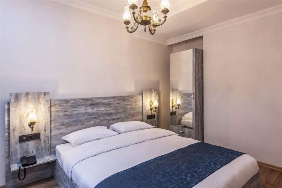 1 Schlafzimmer, Zimmersafe, Schreibtisch, Verdunkelungsvorhänge