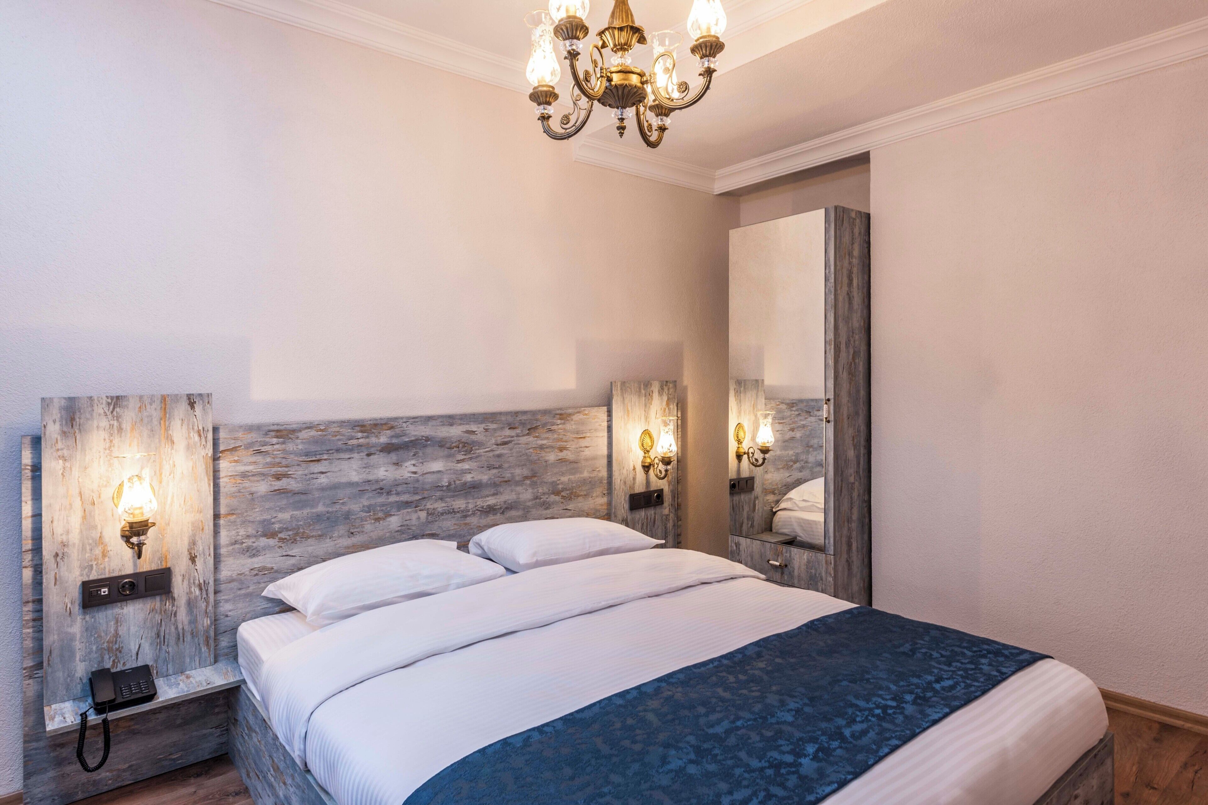 Classic Condo, 1 Queen Bed with Sofa bed