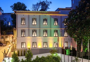 المنشأة من الخارج