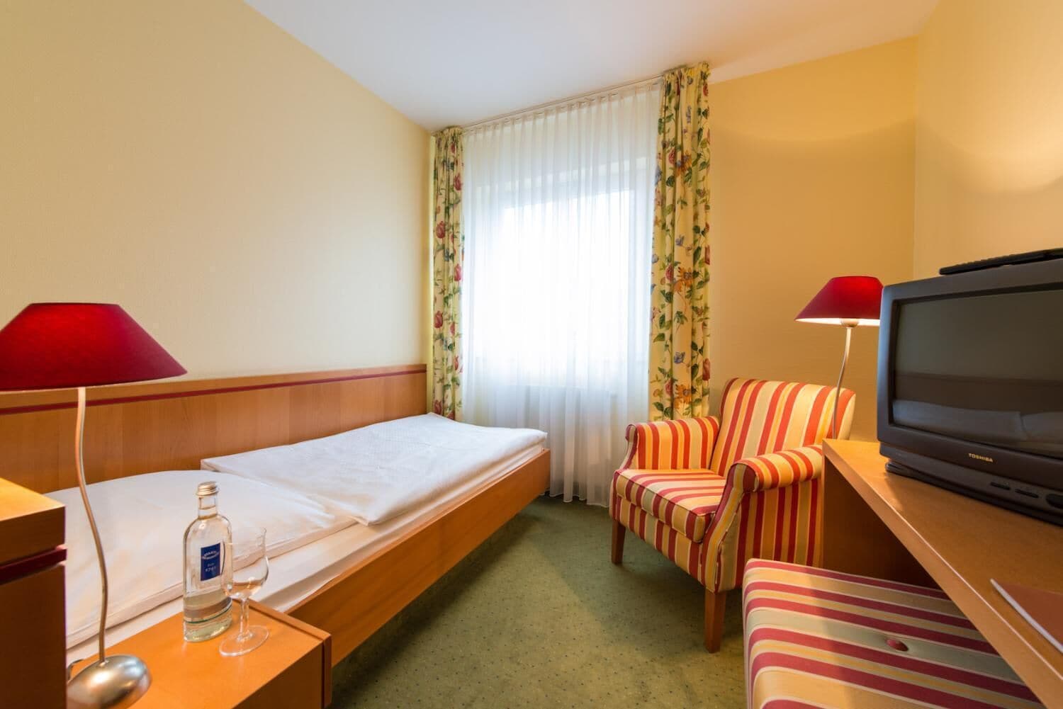 desk, soundproofing, rollaway beds, free wifi