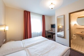 Desk, soundproofing, rollaway beds, free WiFi