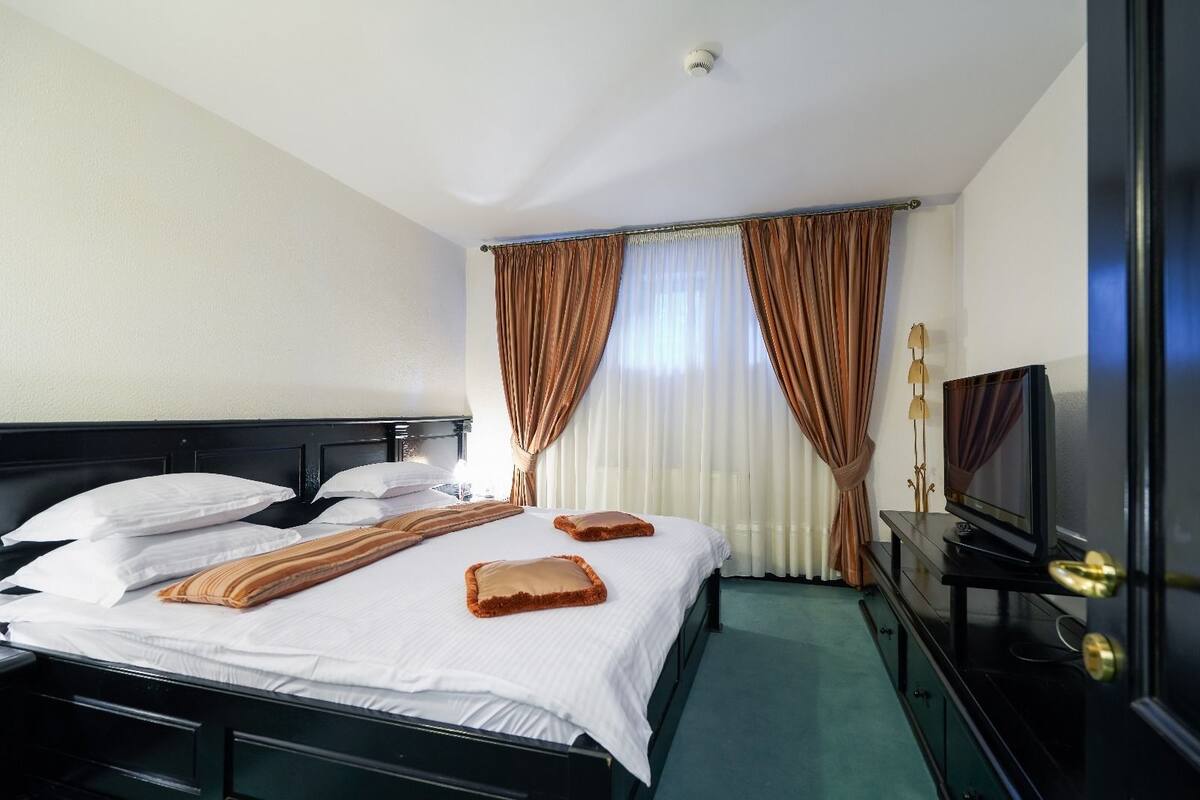 In-room safe, desk, free WiFi, bed sheets