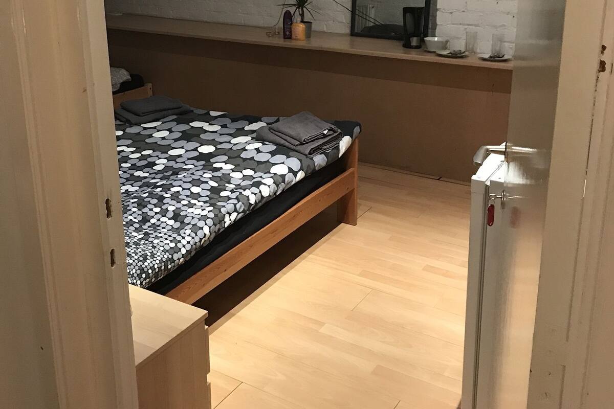 Apartment (F) | 3 Schlafzimmer, schallisolierte Zimmer, Bügeleisen/Bügelbrett