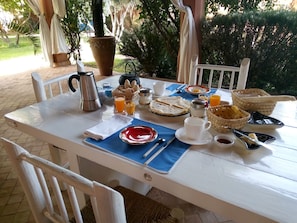 Se sirven desayunos, almuerzos y cenas