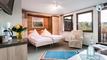 In-room safe, soundproofing, free WiFi, bed sheets