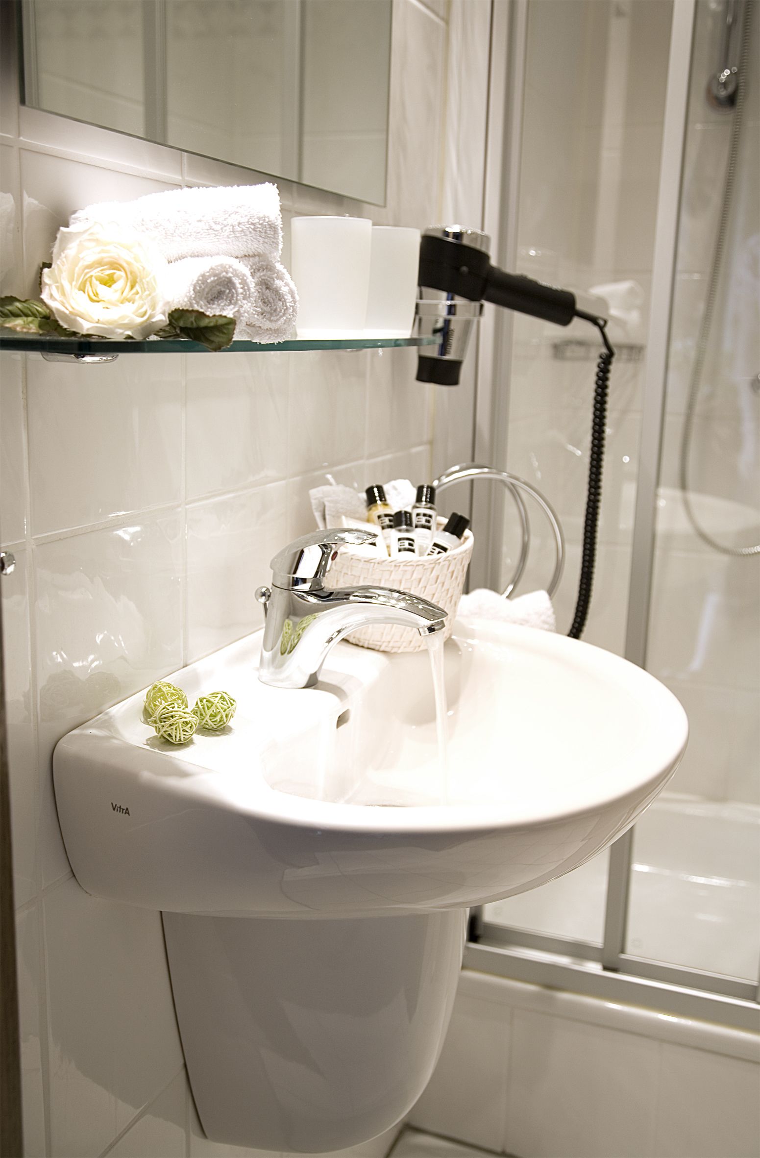 Standard-Apartment, 2 Einzelbetten, Stadtblick | Badezimmer | Dusche, Handtücher
