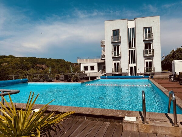 Seasonal outdoor pool