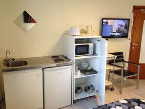 Apartment (H) | Private kitchenette | Full-sized fridge, microwave, oven, stovetop - Apartment Zaventem Brussels Airport G (Zaventem)