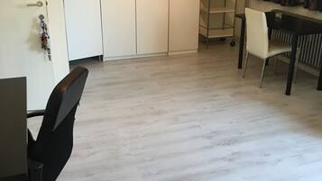 Apartment (H) | Living area | Flat-screen TV